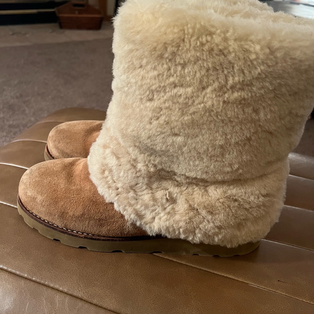UGG Maylin chestnut sherling cuff and leather booties boots 9